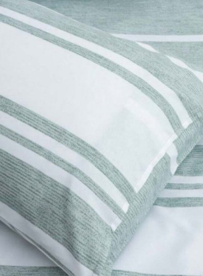 LUNA Home Single Size 4 Pieces set ( 1 duvet cover (160*210cm), 1 fitted sheet (100*200+30cm), and 2 pillow cases (50*75cm).) This bedding set showcases a delightful striped design in green and white, made from the same fabric and without any filling. - Image 3